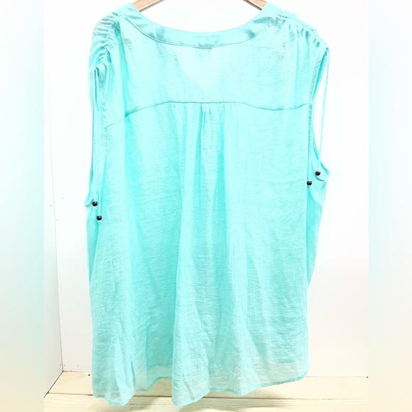 Avenue Aqua Sleeveless Button-Down Shirt - Picture 2 of 3